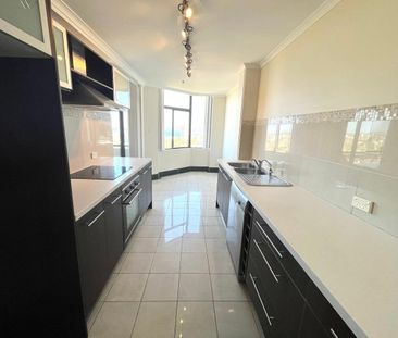 Luxury Two-Bedroom Apartment with Water Views | 5 Minutes walk to M... - Photo 6