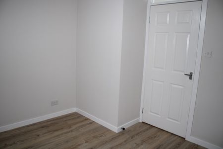 IMMACULATE 2 BED FLAT – BROCHTIE COURT, BROUGHTY FERRY - Photo 4