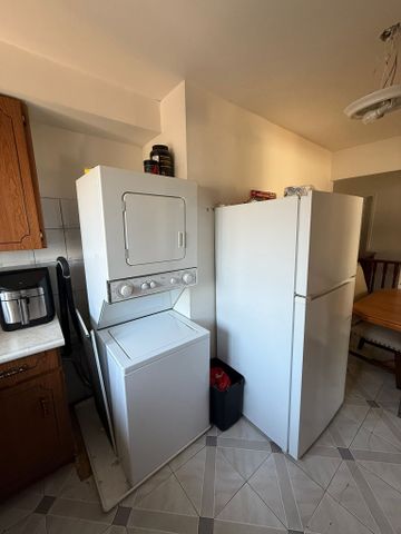 For Lease - 166 Kulpin Avenue Unit# Main floor, Bradford West Gwillimbury, Ontario - Photo 4