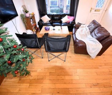 6 bedroom House in Manor Drive, Leeds - Photo 5