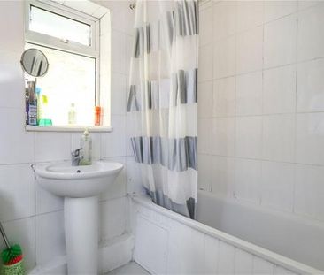 4 bedroom semi-detached house to rent - Photo 6