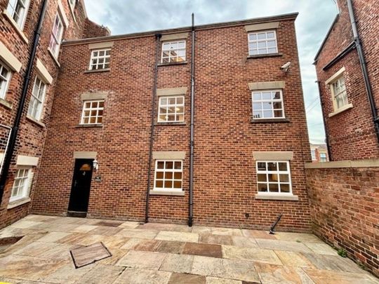 Fishergate Hill, Preston - Photo 1