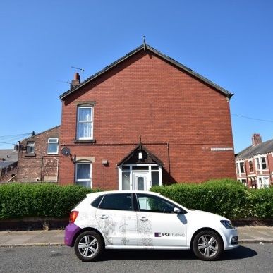 3 Bed - Trewitt Road, Heaton - Photo 1