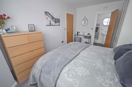 3 bedroom detached house to rent - Photo 5