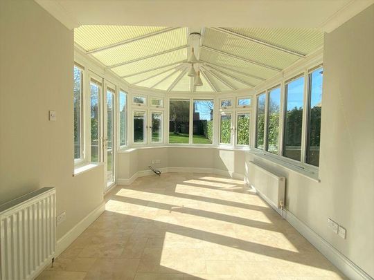 5 bedroom detached house to rent - Photo 1