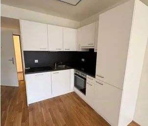 Ab 1.10. - Helle, moderne 2-Zimmerwohnung mit südseitigem ca. 11,5m² Balkon am Genochplatz - Foto 2