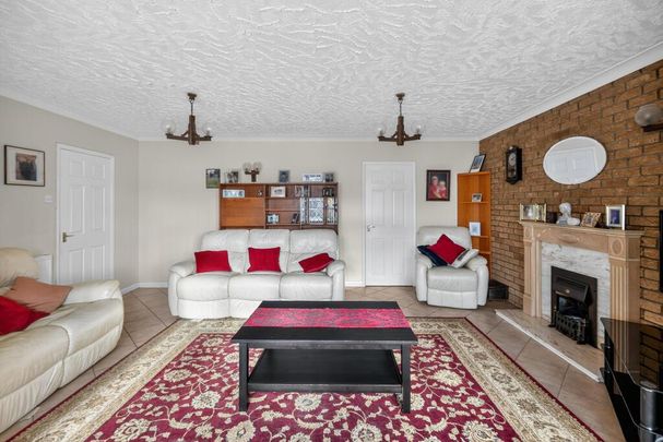 5 bedroom detached house to rent - Photo 1