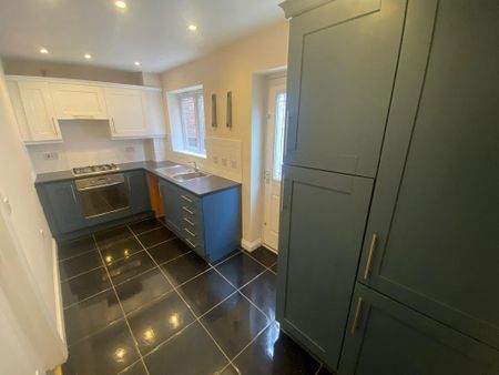 3 bedroom end of terrace house to rent - Photo 3