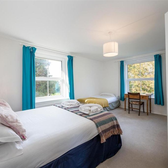 4 bedroom detached house to rent - Photo 1