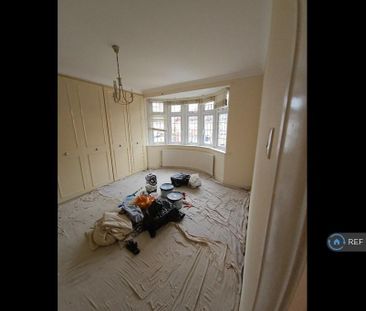 3 bedroom end of terrace house to rent - Photo 4