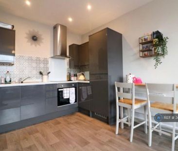 2 bedroom flat to rent - Photo 6