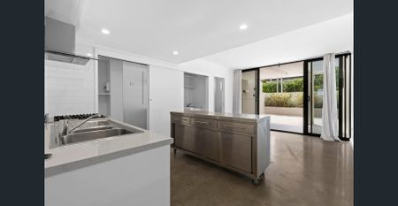 Contemporary 3 Bedroom Townhouse with City Views - Photo 4