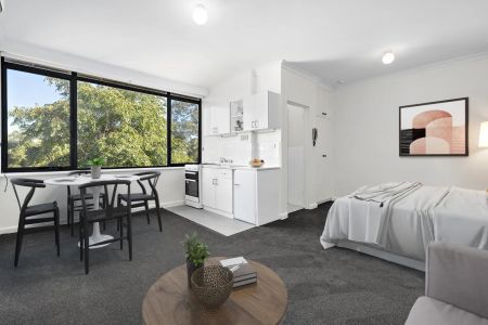 Light-filled modern studio with car space in the hub of it all - Photo 5