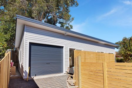 Modern Two Bedroom Two Bathroom Granny Flat - Photo 2