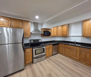 For Lease - 250 Sunset Ridge, Vaughan, Ontario - Photo 2