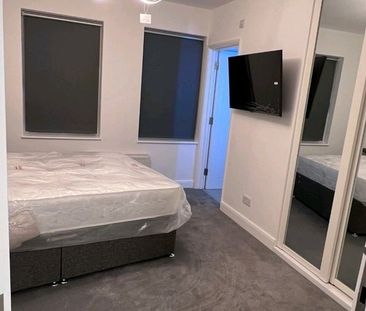 Room in a Shared House, Wood Street, E17 - Photo 6