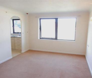 1 bedroom retirement property to rent - Photo 3