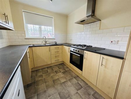 2 bedroom flat to rent - Photo 4