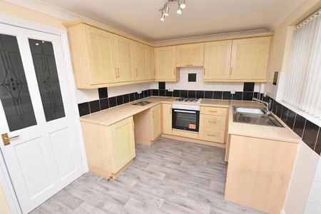 2 bedroom townhouse to rent - Photo 3