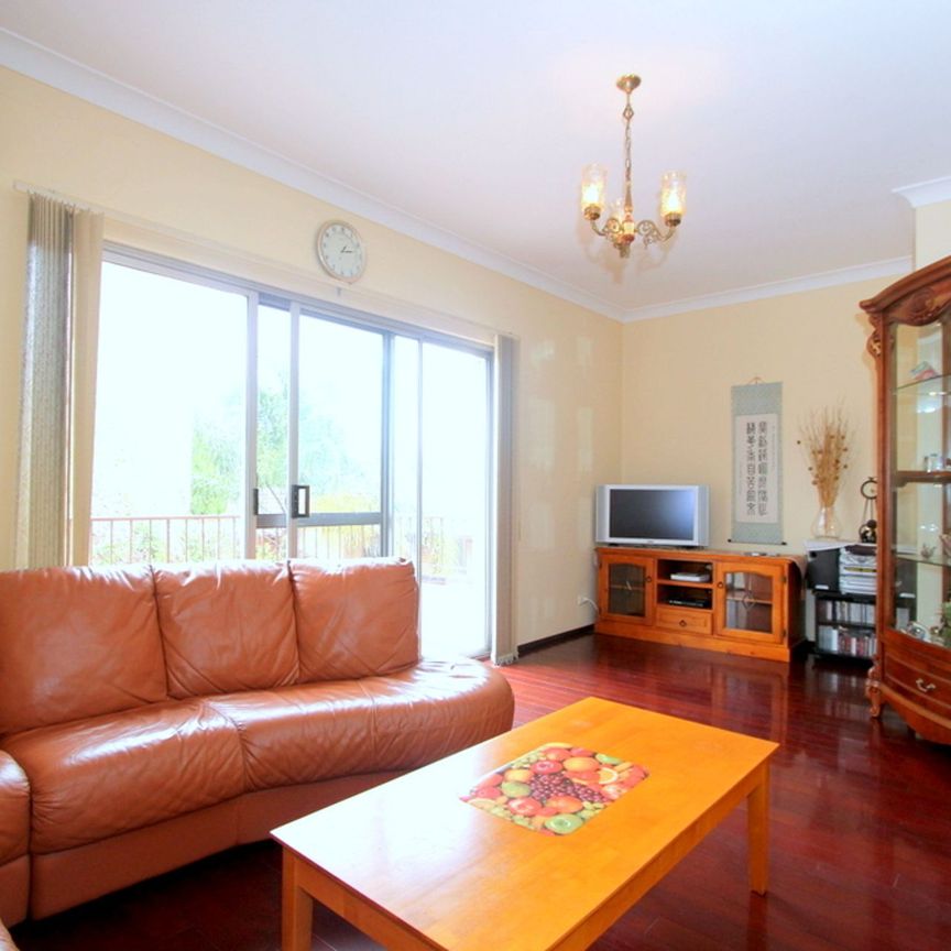 Spacious Split-Level Townhouse - Photo 1