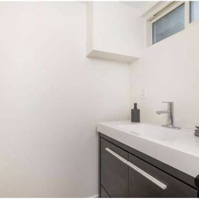 2 Beds 1.5 Bath Unit in Multi Unit Home for Rent - Photo 3