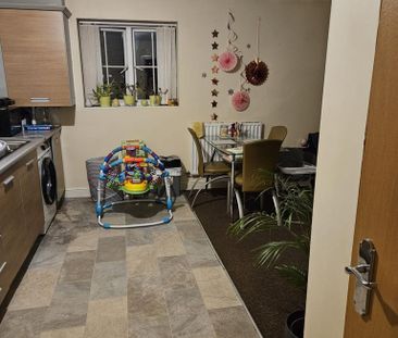 2 bedroom flat to rent - Photo 3