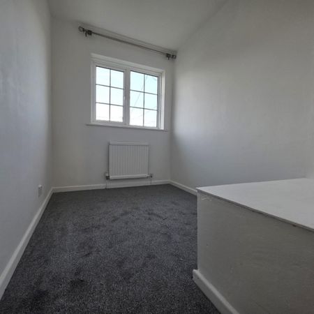 3 bedroom House To Let - Photo 2