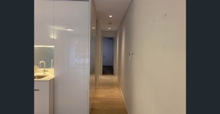 Bills Inclusive. Large 1 Bedroom Apartment in the Heart of Central Park. - Photo 2