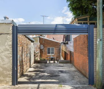Classic worker's terrace with rear lane access to parking - Photo 3