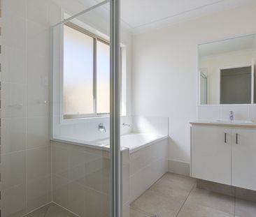 4 BEDROOM FAMILY HOME + STUDY - Photo 6