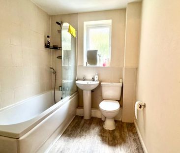 2 bedroom Flat To Let - Photo 6