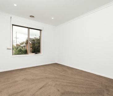 FANTASTIC UNIT IN PERFECT LOCATION. - Photo 5