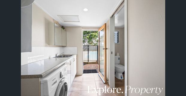 Family home in Ooralea with Pool! - Photo 1