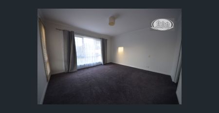 LARGE 5 BEDROOM FAMILY HOME - Photo 4