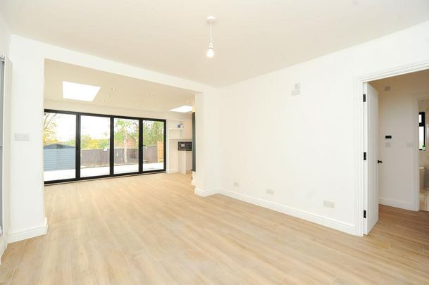 4 bedroom detached bungalow to rent - Photo 1