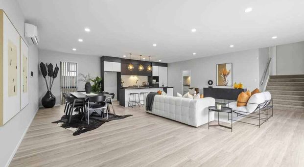 5 Bedroom 3 Bathroom in Red Beach - Photo 1