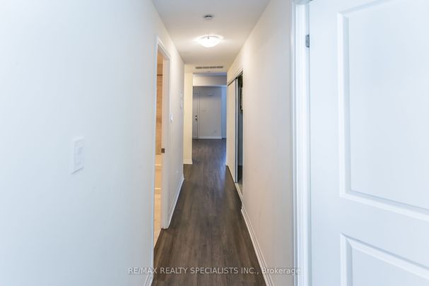 Condo Townhouse For Lease | W8136058 - Photo 1