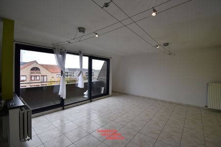 Zeer lichtrijk appartement met 2 slaapkamers en terras - Photo 2