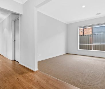 Spacious Family Living in a Prime Cobblebank Location - Photo 3