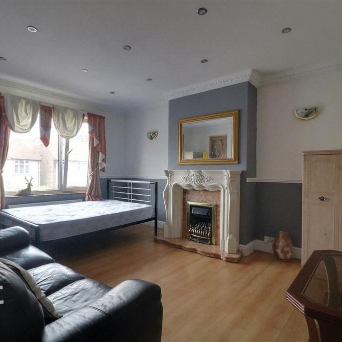 1 bedroom in a house share to rent - Photo 1