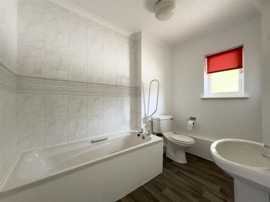 3 bedroom bungalow to rent - Photo 1