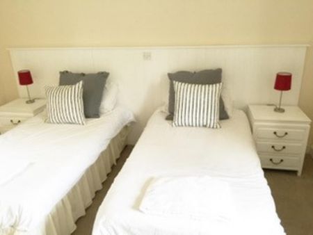 2 bedroom barn conversion to rent - Photo 3