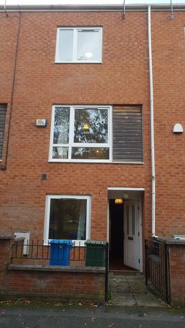 Lauderdale Crescent, Manchester, M13 - Photo 3
