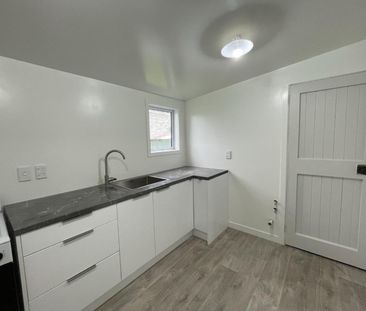 Renovated Central City cottage - Photo 3