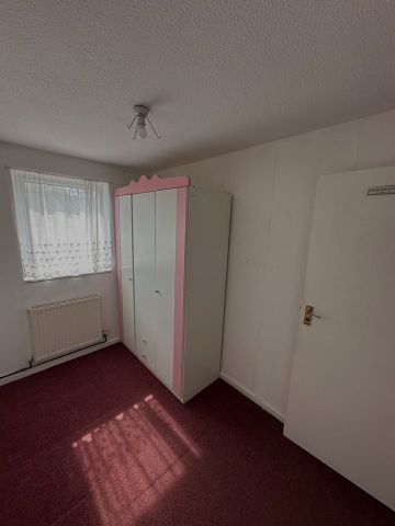 3 Bed Semi-Detached House, Medway Close, CR0 - Photo 4