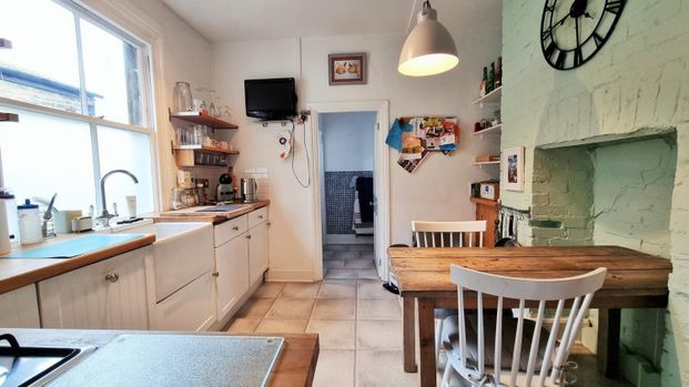 1 bedroom Flat To Let - Photo 1