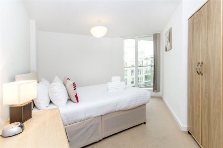 Water Gardens Square, Canada Water, London, SE16 flat to rent - Photo 4