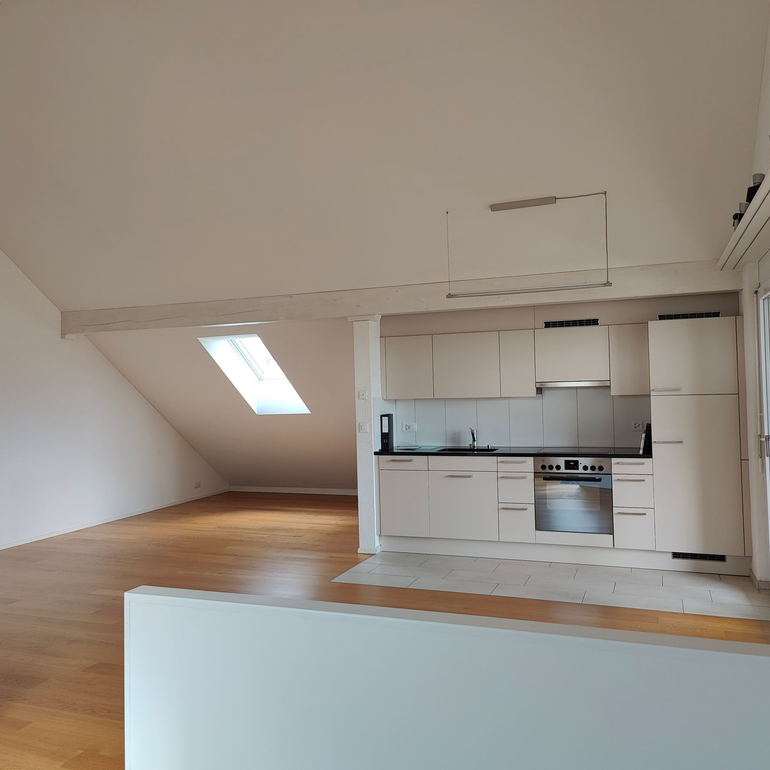 1 MONAT MIETZINSFREIE ZEIT - 2.5-ZIMMER DACHWOHNUNG MIT BALKON - Foto 1