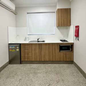 Modern Studio Apartment - Photo 2