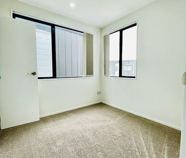 Lovingly 3Bedroom house in PAPAKURA - Photo 4